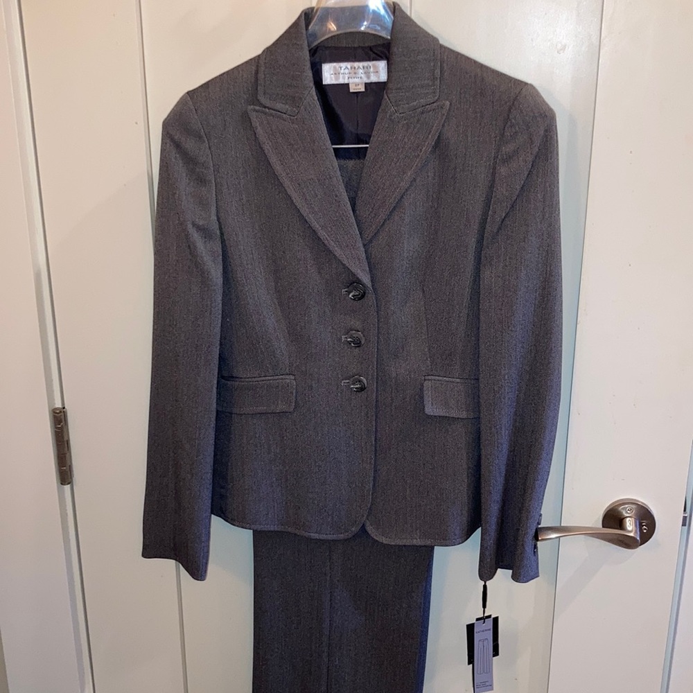 Petite NWT grey pants and jacket. Tahari.
